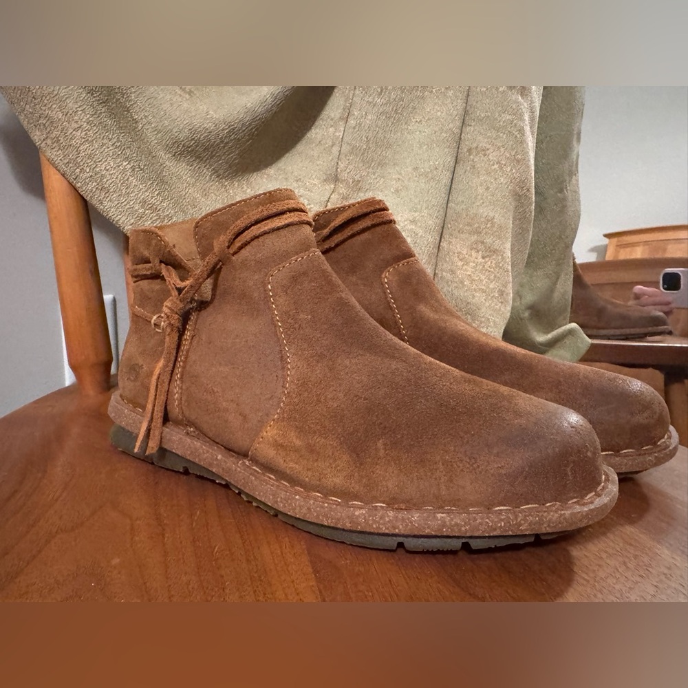 Born Nubuck Zip Booties Sz. 10 New!